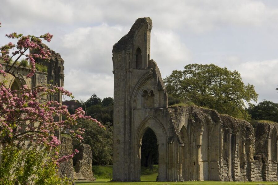 London: 3-Day Stonehenge, Bath & South West Coast Tour - Day 1: Meeting at Victoria, then Wessex to Stonehenge