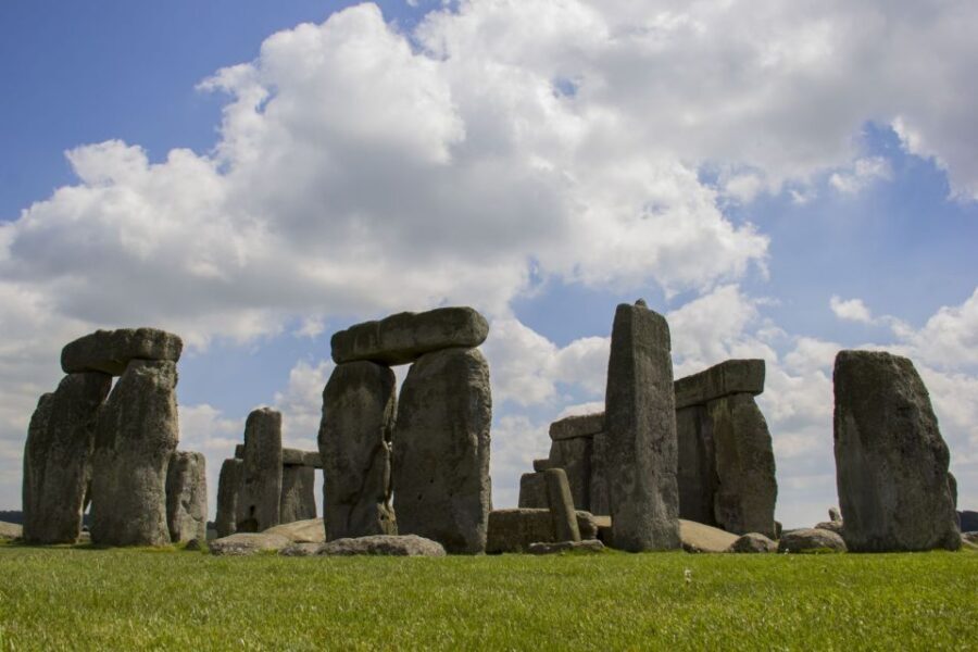 London: 3-Day Stonehenge, Bath & South West Coast Tour - Stonehenge and the Jurassic Coast: fossils, cliffs, and Durdle Door