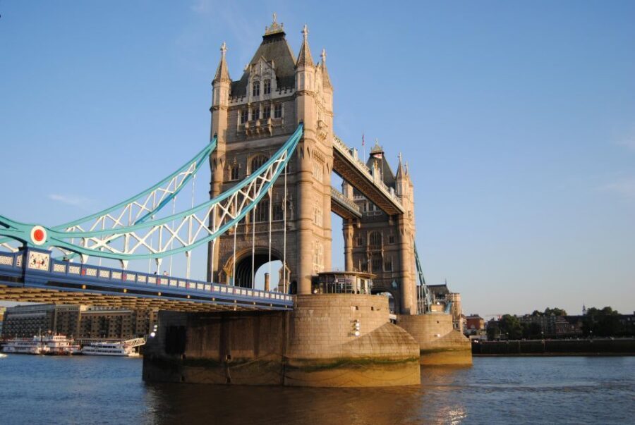 London: 3-Hours Private Walking Tour - Whitehall to Trafalgar Square: Banqueting House, No. 10, and the final landing