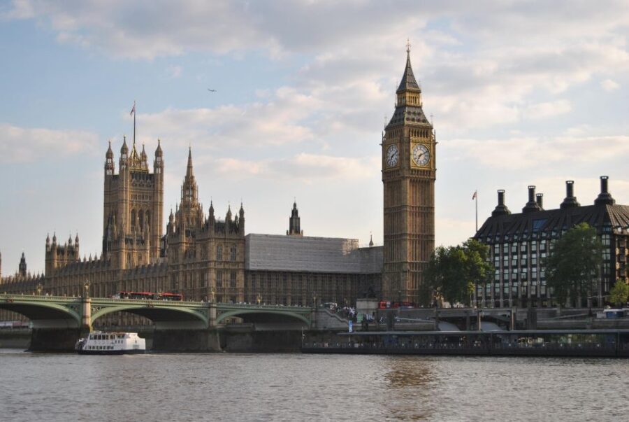 London: 3-Hours Private Walking Tour - Meeting at Westminster Tube Exit 1 (toward the Thames)