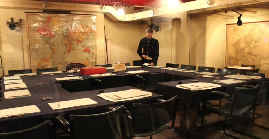 London: 30 Top Sights and Churchill War Rooms Tour - Starting outside The Ritz and getting your bearings fast