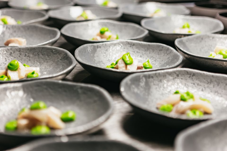 London: 6-Course Gourmet Dinner on a Luxury Coach - The 6-course onboard dinner: fresh cooking, smart pacing, real flavor