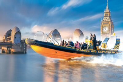 London: 70-Minute Thames Barrier Speedboat Tour - The early glide: London Eye to the South Bank sights