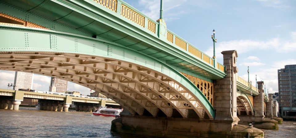 London: App-Based Walking Tour with 30 Stops - Getting started: download the tour on Wi‑Fi and head to the start point
