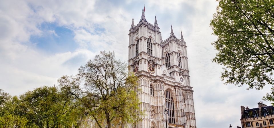London: App-Based Walking Tour with 30 Stops - Tower of London and Tower Bridge: your finale of royal and medieval London