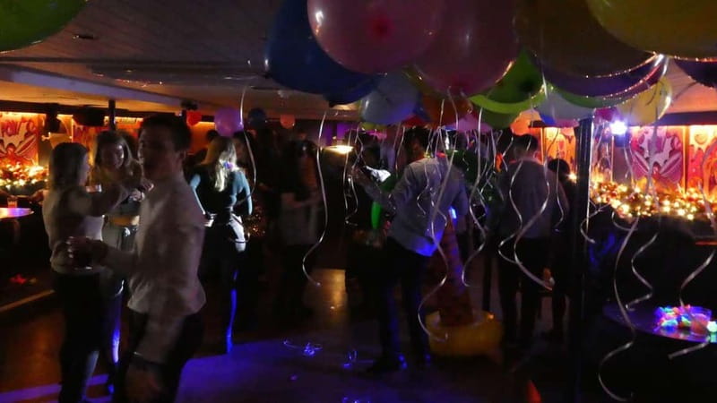 London: Boat Show Comedy Club Experience - Dress code and behavior rules you should follow