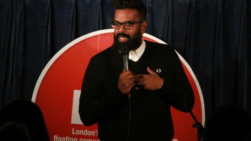 London: Boat Show Comedy Club Experience - Finding the venue and getting seated downstairs