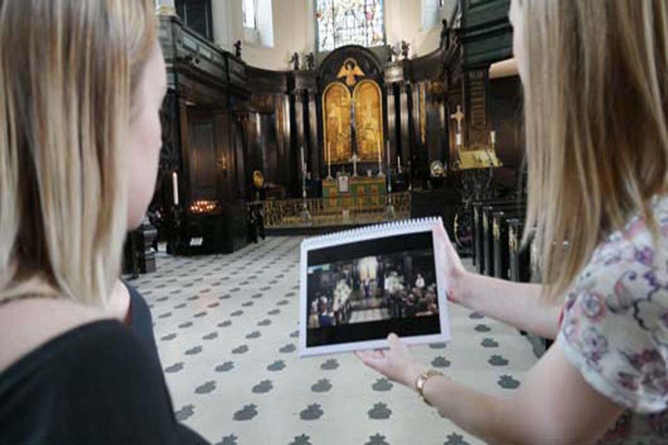 London: Bridget Jones 2–Hour Walking Tour - Darcy’s diary moment and the Daniel Cleaver memorial church