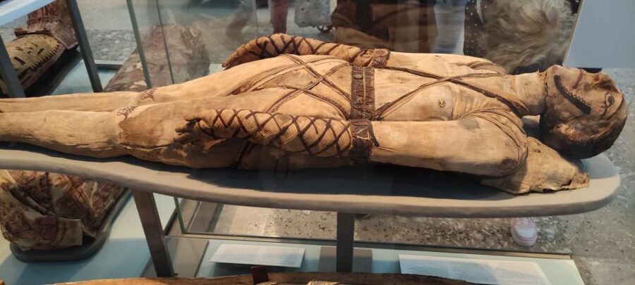 London: British Museum Private Tour for Kids & Families - How the guide turns ancient Greece and Egypt into kid stories