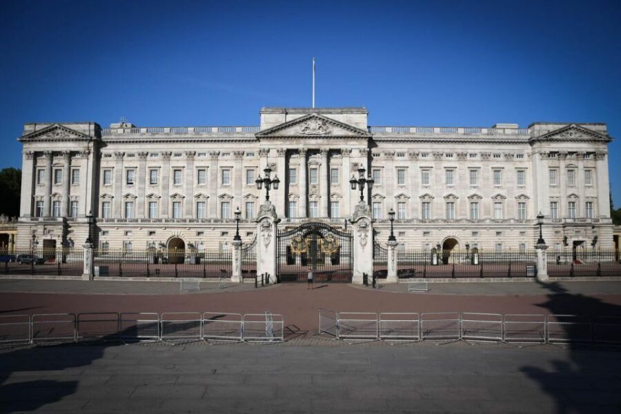 London: Buckingham Palace & Big Ben & Abbey Private Tour - Westminster Abbey: crowns, weddings, and a smarter way to listen