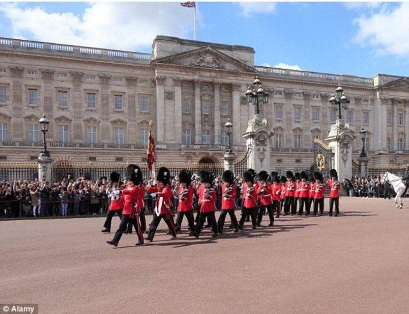 London: Buckingham Palace & Big Ben & Abbey Private Tour - Buckingham Palace: more than a photo at the gate