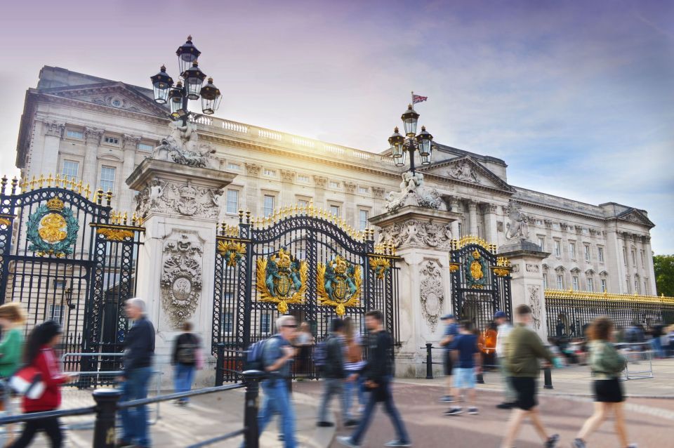 London: Buckingham Palace & Changing of the Guard Experience - Meeting at Santander and getting to Green Park Station