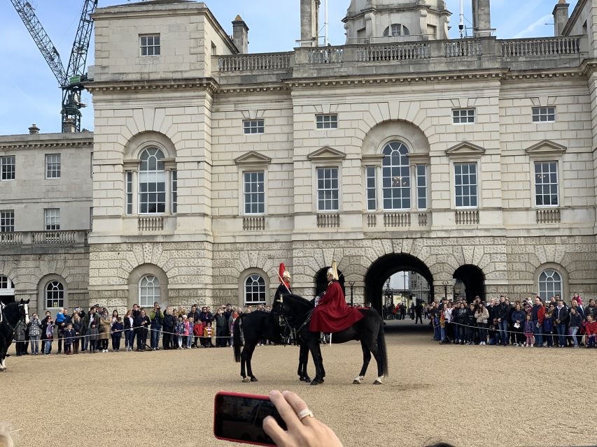 London: Buckingham Palace & Changing of the Guard Experience - Green Park: the calm start before the ceremonial crowds