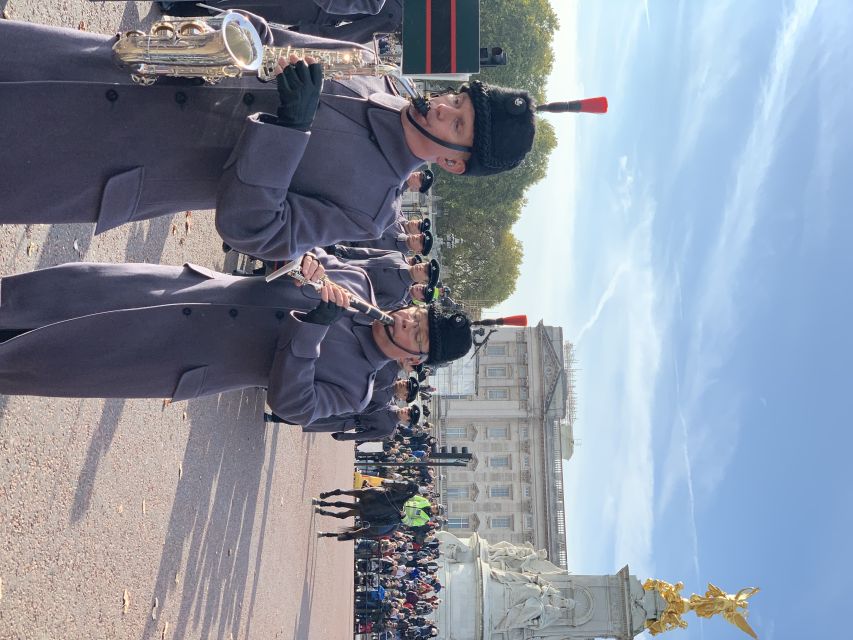 London: Buckingham Palace & Changing of the Guard Experience - Westminster Abbey: closing with the big finish