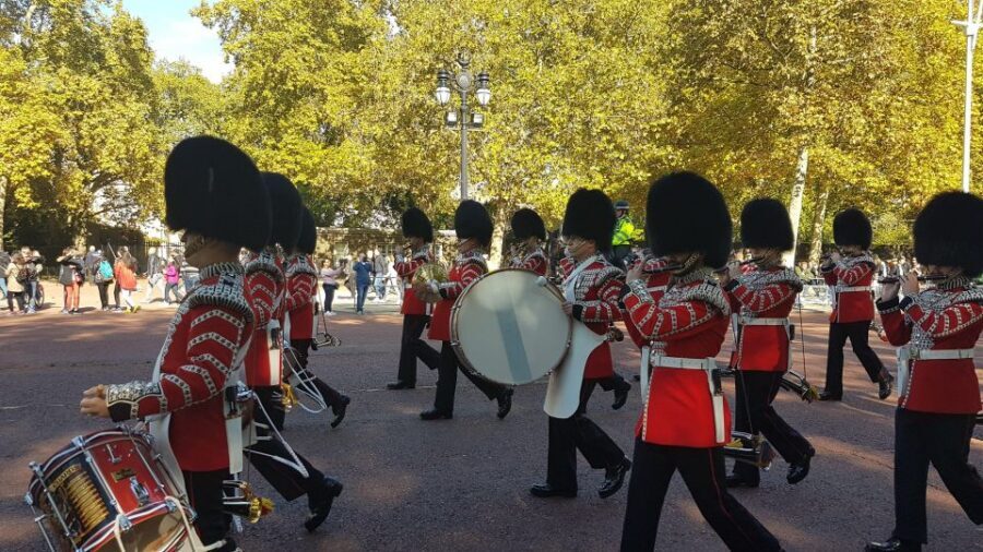 London: Buckingham Palace, Westminster Abbey & Big Ben Tour - Buckingham Palace exteriors: the best views and what you won’t get