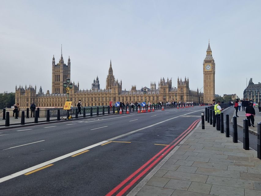 London by taxi: Highlights Tour in a real London Black Cab. - A real Black Cab route for getting your bearings fast