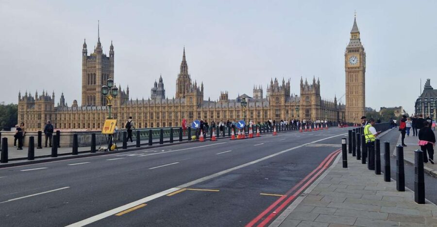 London by taxi: Highlights Tour in a real London Black Cab. - Lunch choices: Borough Market or the Mayflower-era fish and chips stop