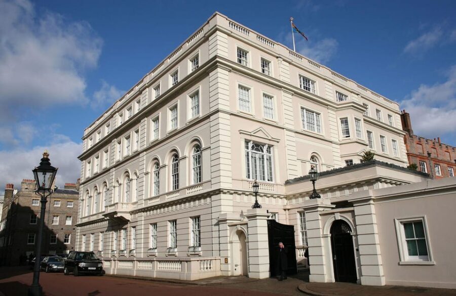 London: Changing of the Guard and Royal Palaces Walking Tour - Key highlights at a glance