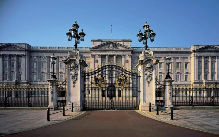 London: Changing of the Guard and Royal Palaces Walking Tour - St. James’s Palace and the Henry VIII connection