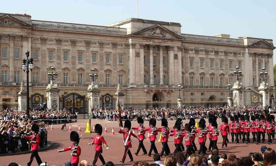London: Changing of the Guard and Royal Palaces Walking Tour - Horse Guards Parade: where the tour ends and the senior soldiers matter