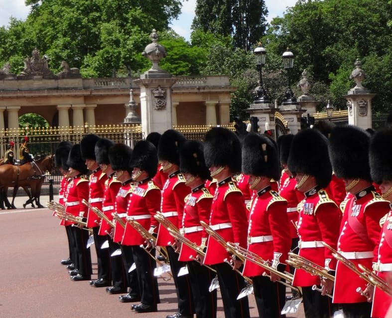 London: Changing of the Guard Experience and Landmarks Tour - Green Park start: Constance Fund Fountain of Diana to Big Ben