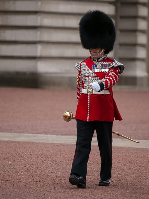 London: Changing of the Guard Experience and Landmarks Tour - Four lesser-known streets and a royal-linked winery stop