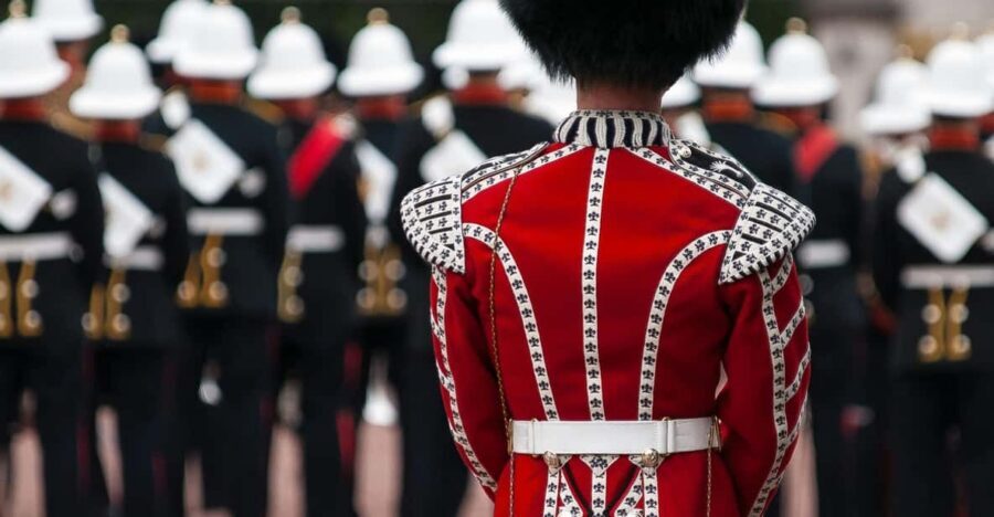 London: Changing of the Guard Experience and Landmarks Tour - What makes the guide experience feel worth $28