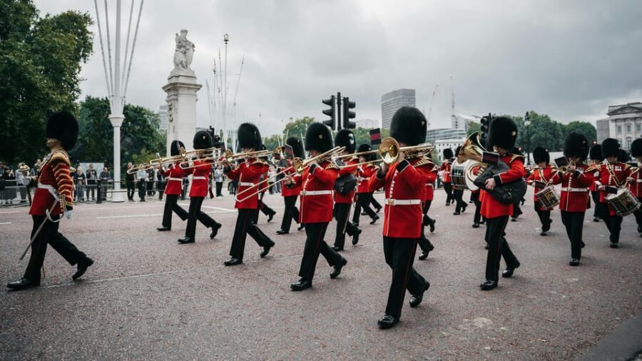London: Changing of the Guard Experience and Landmarks Tour - Who should book this and who should skip it