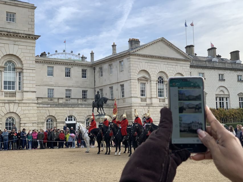 London: Changing of the Guard Private Group or Family Tour - How the Changing of the Guard tradition actually works