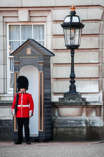London: Changing of the Guard Self Guided Best Locations - Buckingham Palace Changing of the Guard: what this 90-minute plan really delivers