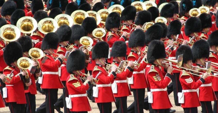 London Changing of the Guard Tour - Front Row 12 guests 2,5h - Why the Changing of the Guard is more than a show