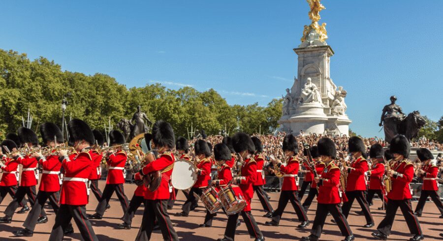 London: Changing of the Guard Walking Tour with Small Group - Key moments you should care about