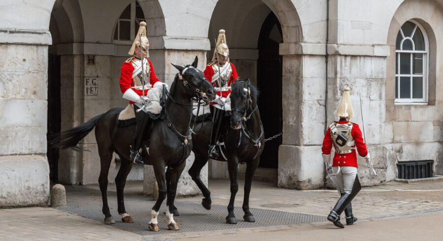 London: Changing of the Guard Walking Tour with Small Group - St James’s Park to Horse Guards Parade: the route that sets you up