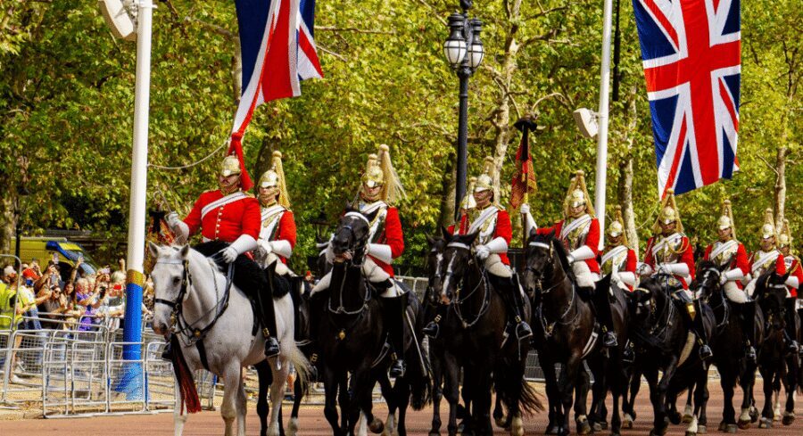 London: Changing of the Guard Walking Tour with Small Group - Old Guard, New Guard, Horseguards & Band: what you’re actually watching