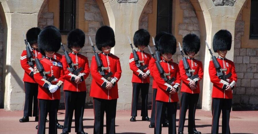 London: Changing of the Guard & Westminster Abbey - The Ritz London meeting point: start on time and stay unhurried