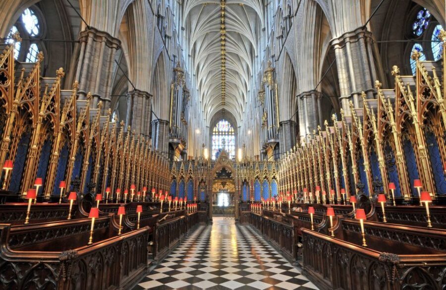 London: Changing of the Guard & Westminster Abbey - Changing of the Guard at 10 AM: the schedule is the whole game