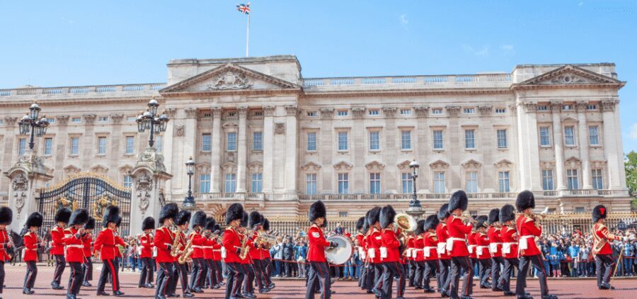 London: Changing of the Guard with a an APP - Key Things You’ll Notice On This Changing of the Guard Audio Walk