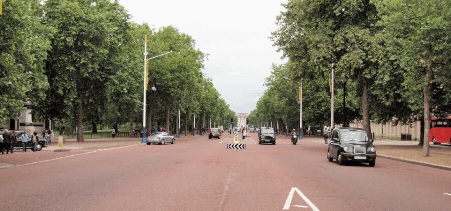 London: Changing of the Guard with a an APP - Who This Tour Suits Best (and Who Should Skip It)
