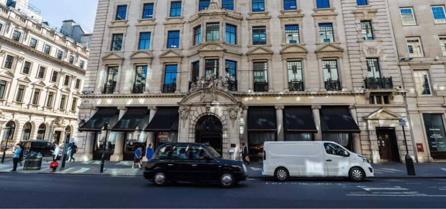 London: Changing of the Guard with a an APP - Starting at Green Park Station: Getting Into Position Fast
