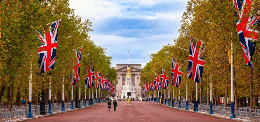 London: Changing of the Guard with a an APP - Buckingham Palace View Point: Getting the Big Picture