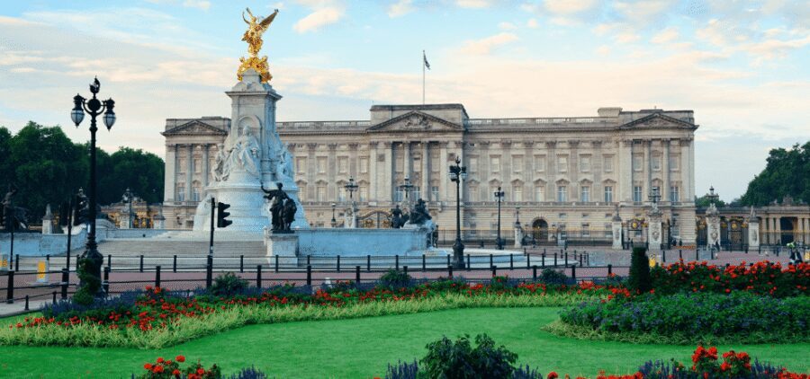 London: Changing of the Guard with a an APP - The Mini-Guard Change: Don’t Skip the Moment the App Highlights