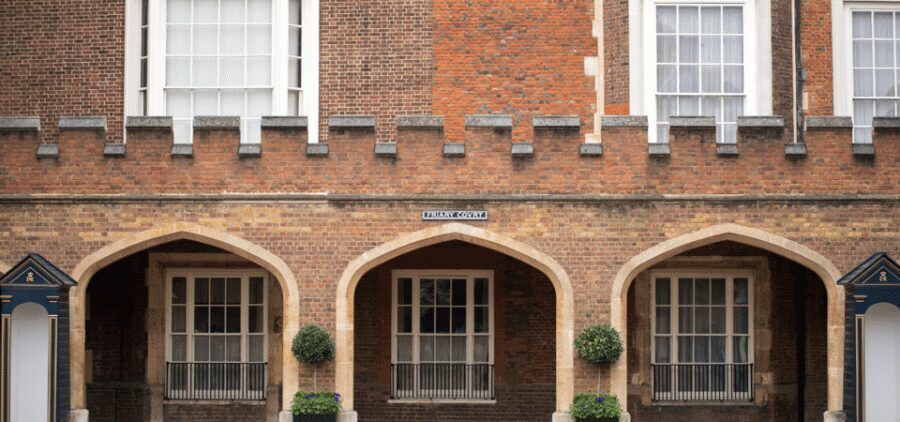 London: Changing of the Guard with a an APP - Price and Value: Is $9 Worth It for a Two-Hour App Walk?