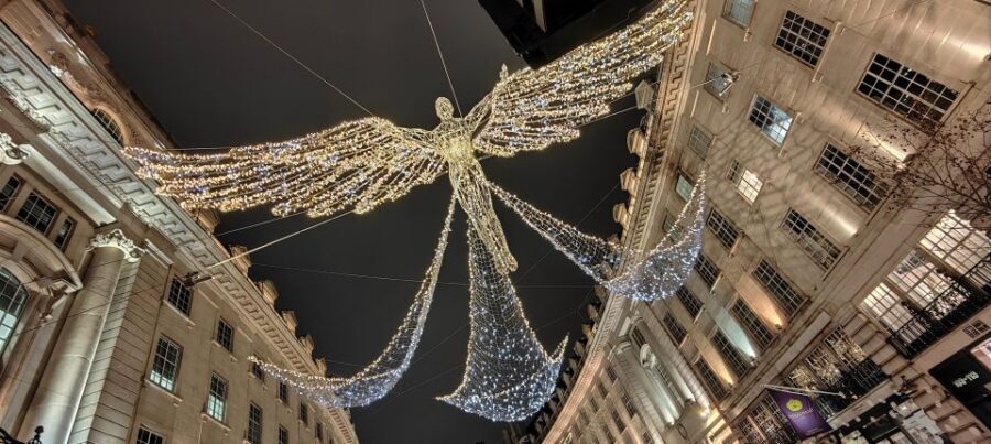 London Christmas Sparkle Walking Tour Small Group - From Cafe Nero to the Old Streets of Londinium