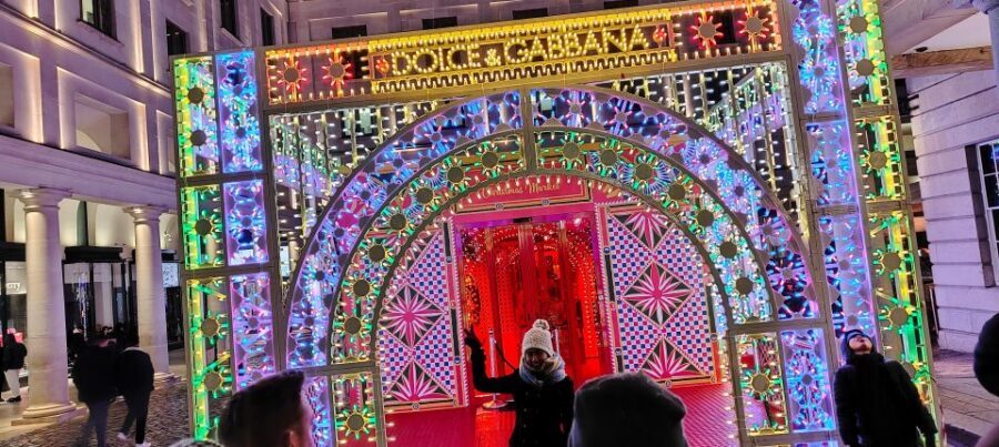 London Christmas Sparkle Walking Tour Small Group - Old markets and secret photo stops you’ll actually want to remember