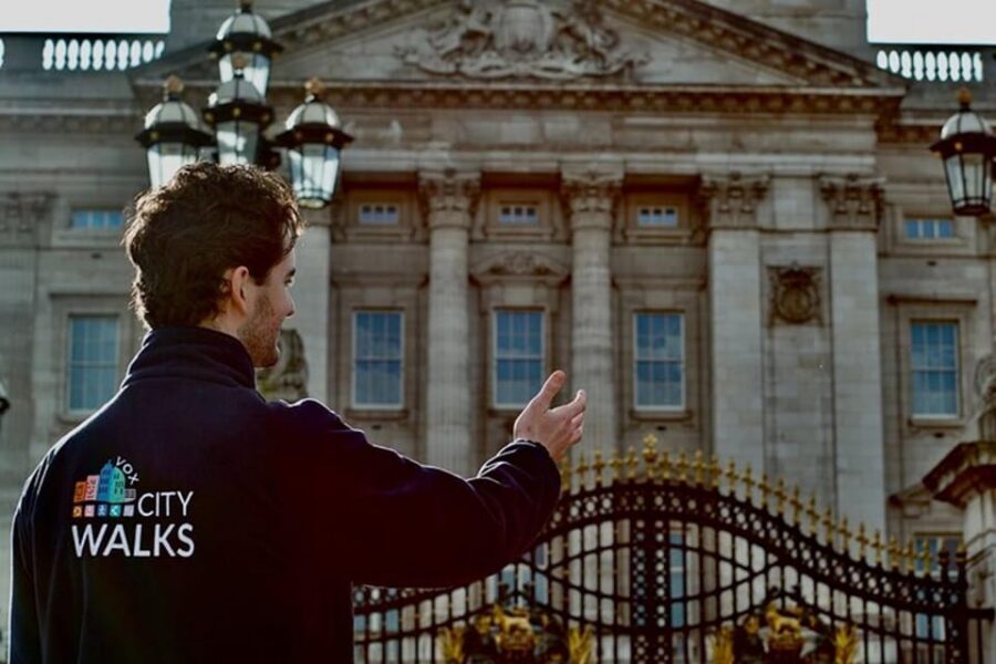 London: Churchill War Rooms Ticket & Landmarks Guided Tour - National Gallery and Trafalgar Square again: why the walk ends where it begins