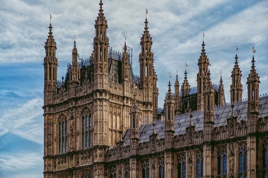 London: Churchill War Rooms Ticket & Landmarks Guided Tour - Guide quality: when it clicks, it’s fun—and when it doesn’t, it’s frustrating