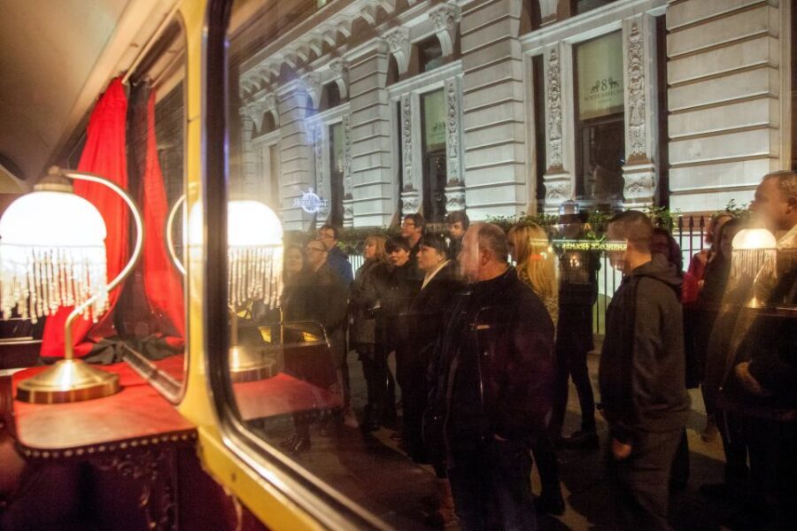 London: Comedy Horror Ghost Tour on a Bus - The comedy-horror show: conductor narration, actors, and timed effects