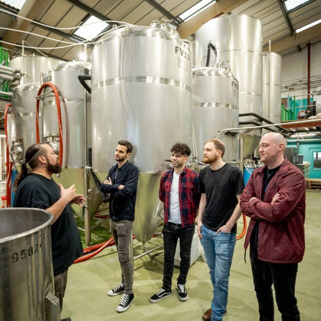 London: Craft Brewery Tour with Tasting of 4 Beers - The tasting on the mezzanine terrace (and why it matters)
