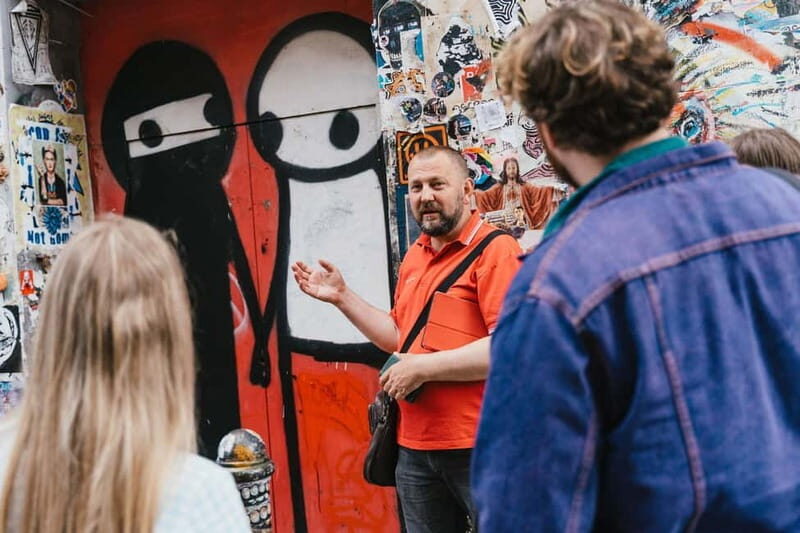 London: East End Instagrammable Street Art & Graffiti Tour - Entering the East End at Whitechapel Gallery (and why it matters)