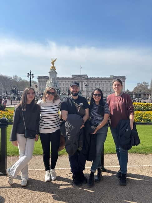 London: Essential Tour and Changing of the Guard, in Spanish - The Prime Minister’s WWII bunker area and St. James’s Park calm